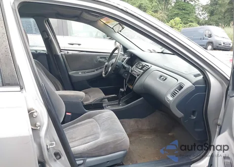 2000 Honda Accord 2.3 Lx from USA, damaged, VIN 1HGCG6658YA076894